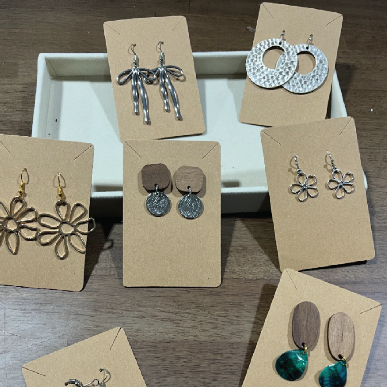 ON THE ROAD : Jewelry Bar [bracelets & earrings] August 27