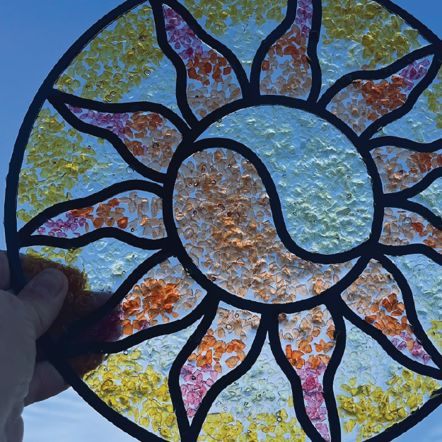 ON THE ROAD : Crushed Glass & Resin Suncatchers : January 28